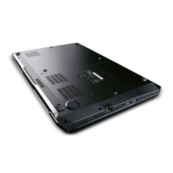 Clevo-P670SE-i7-4720HQ-GTX-970M-05